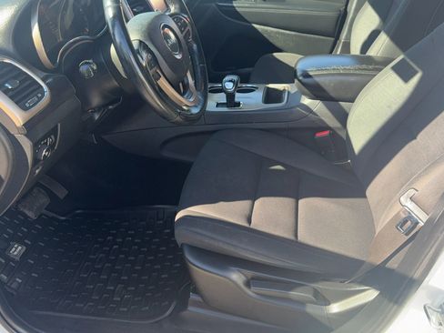 Used 2014 Jeep Grand Cherokee Laredo AWD/4WD image 8