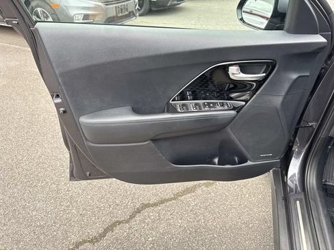 Used 2019 Kia Niro EX Premium w/ Cold Weather Package 1.0 FWD image 13
