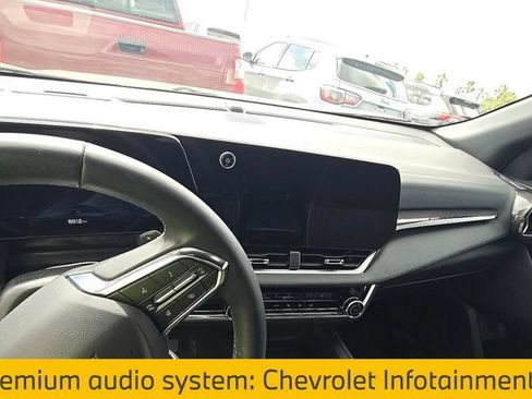 Used 2025 Chevrolet Equinox LT FWD image 8