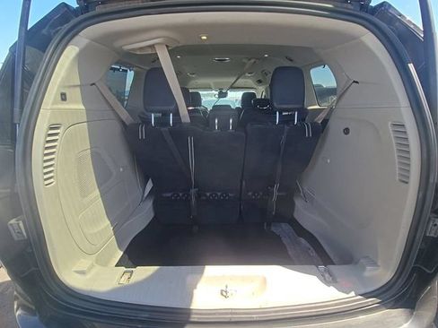 Used 2022 Chrysler Pacifica Touring-L w/ Uconnect Theater Family Group FWD image 12