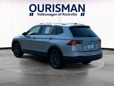 Used 2023 Volkswagen Tiguan SE w/ Panoramic Sunroof Package FWD image 4