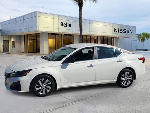 Certified 2025 Nissan Altima 2.5 S FWD image 2