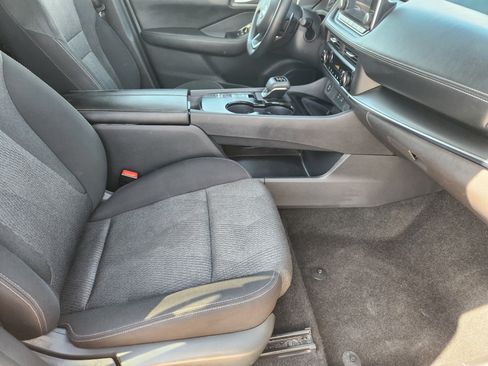 Used 2024 Nissan Rogue SV FWD image 14