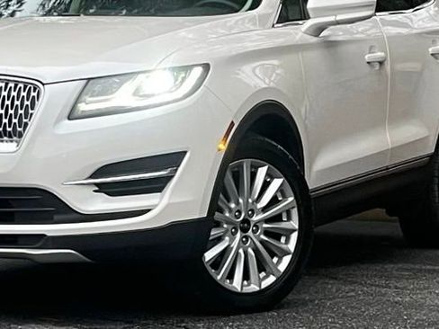 Used 2019 Lincoln MKC Premiere FWD image 2