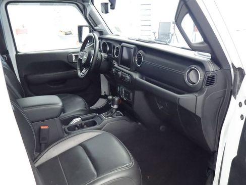 Used 2018 Jeep Wrangler Unlimited Sahara w/ Uconnect 4C Nav & Sound Group AWD/4WD image 19