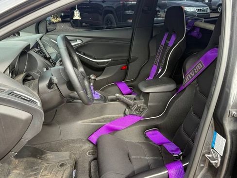 Used 2018 Ford Focus ST w/ Equipment Group 401A FWD image 15