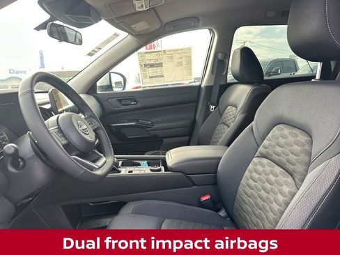 New 2025 Nissan Pathfinder SV w/ Black Appearance Package image 24