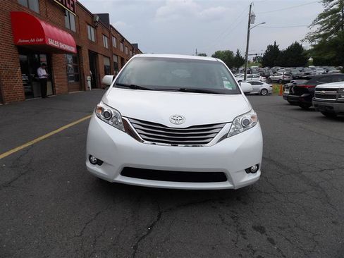 Used 2016 Toyota Sienna XLE image 3
