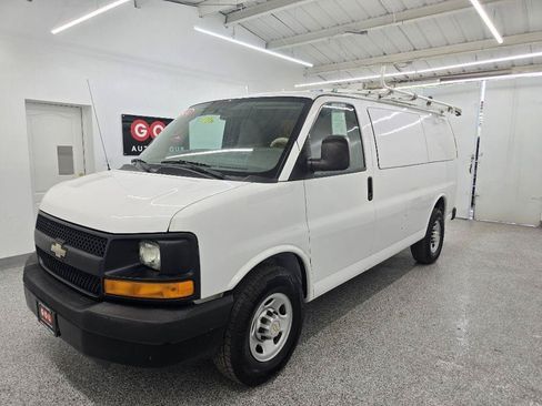 Used 2014 Chevrolet Express 2500 RWD image 3