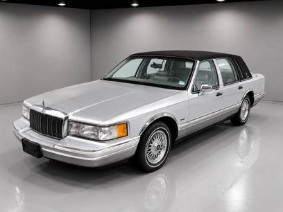 Used 1992 Lincoln Town Car Signature