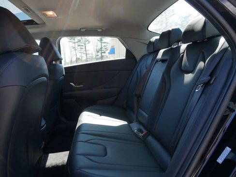 Certified 2024 Hyundai Elantra Limited image 9