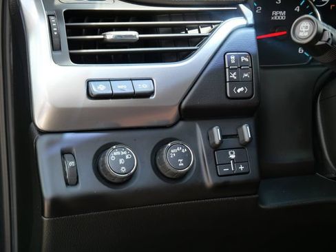 Used 2020 Chevrolet Suburban Premier w/ Premier Plus Edition AWD/4WD image 19