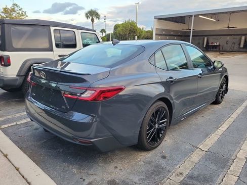 Used 2025 Toyota Camry SE FWD image 4