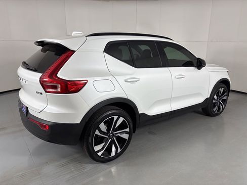 Used 2024 Volvo XC40 B5 Ultimate w/ Protection Package AWD/4WD image 8