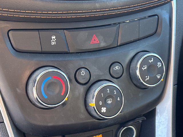Used 2020 Chevrolet Trax LT w/ LT Convenience Package FWD image 27
