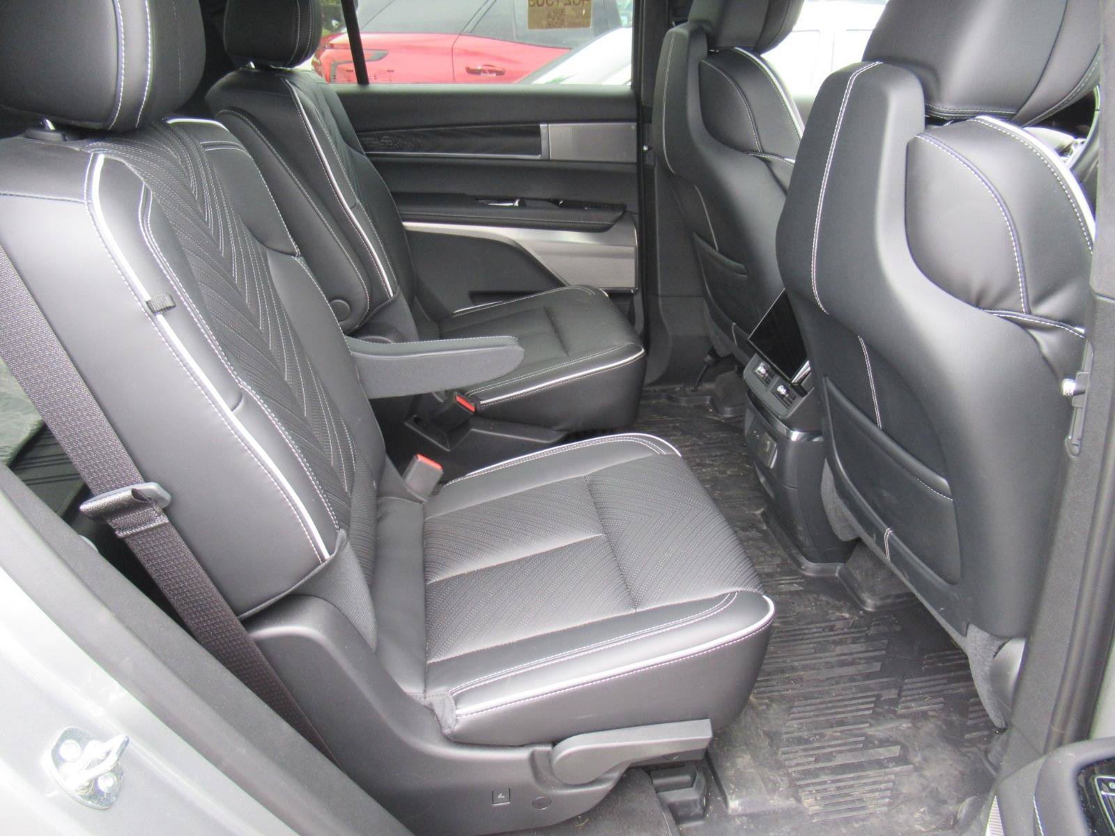 Used 2026 Cadillac Vistiq Platinum w/ LPO, Floor Liner Package AWD/4WD image 13