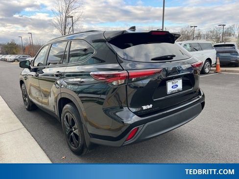 Used 2024 Toyota Highlander XLE image 6