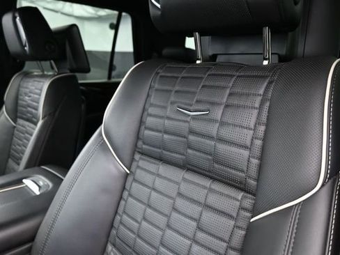 Used 2024 Cadillac Escalade Sport Platinum w/ LPO, Floor Liner Package AWD/4WD image 22