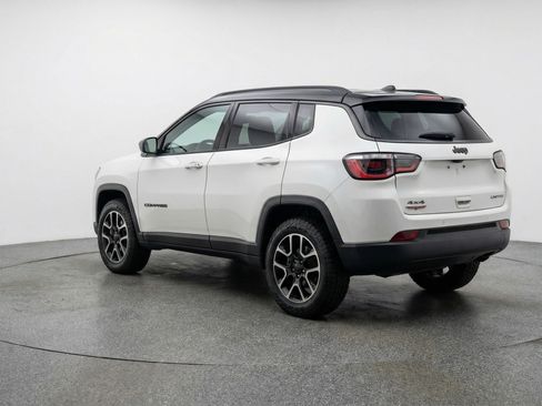 Used 2025 Jeep Compass Trailhawk AWD/4WD image 6