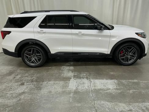 Used 2025 Ford Explorer ST w/ Sun And Sound Package AWD/4WD image 2