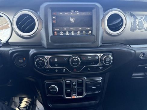 Used 2023 Jeep Gladiator Sport image 19