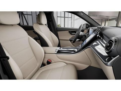 Used 2026 Mercedes-Benz GLC 300 4MATIC image 4