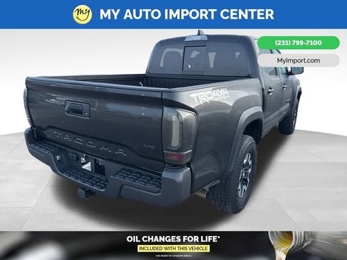 Used 2022 Toyota Tacoma TRD Off-Road image 5
