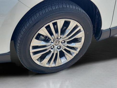 Certified 2024 Toyota Venza Limited AWD/4WD image 24