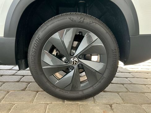 Certified 2025 Volkswagen Taos S FWD image 40