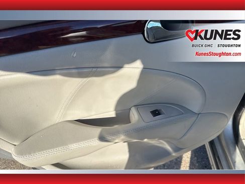 Used 2010 Buick Lucerne CXL image 24