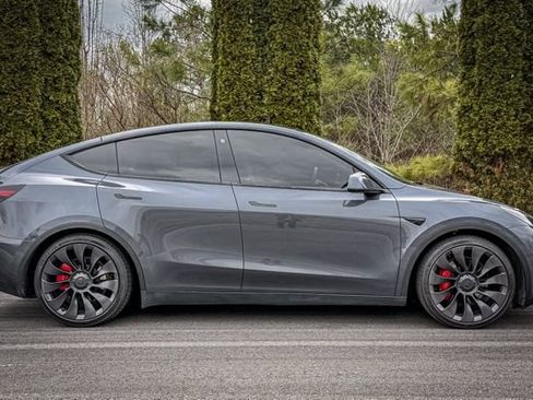 Used 2023 Tesla Model Y Performance image 12