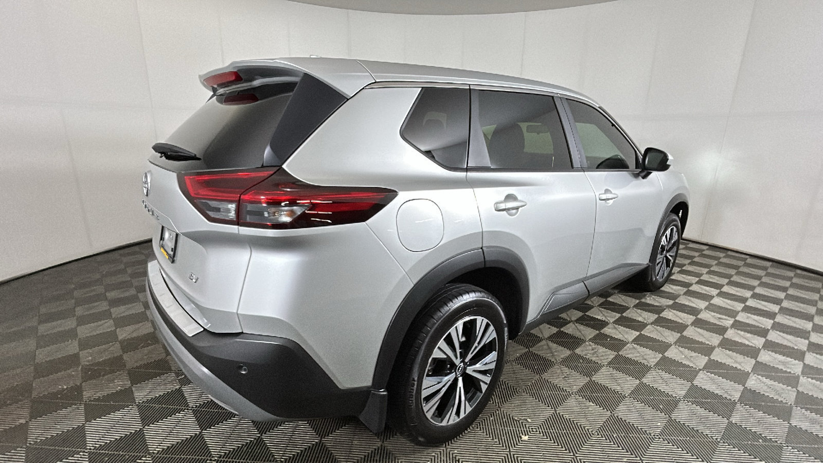 Used 2023 Nissan Rogue SV FWD image 3