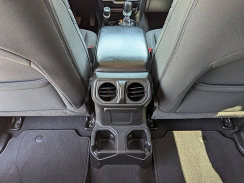 Used 2022 Jeep Gladiator Sport AWD/4WD image 38
