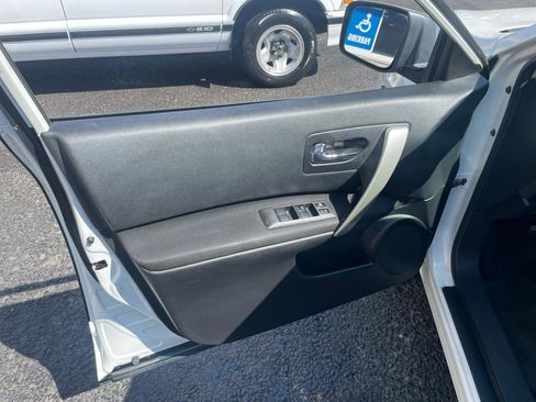 Used 2012 Nissan Rogue SV w/ Premium Pkg image 25