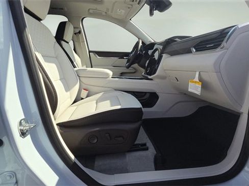 New 2026 GMC Acadia Denali image 13