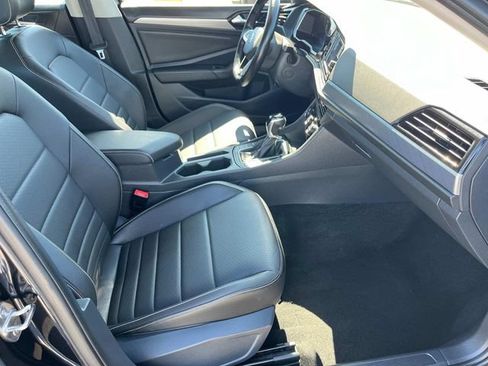 Used 2024 Volkswagen Jetta SE FWD image 24
