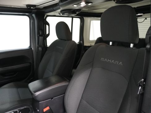 Used 2020 Jeep Wrangler Unlimited Sahara image 13