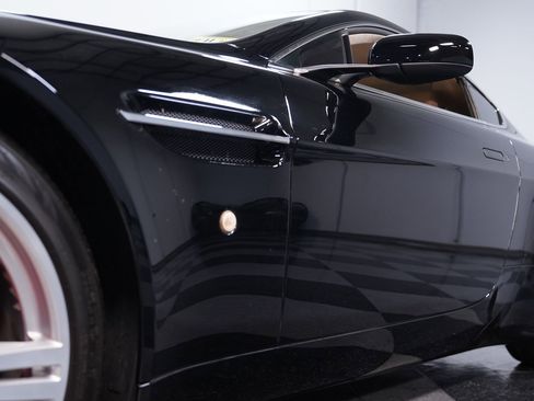 Used 2009 Aston Martin V8 Vantage Coupe image 18