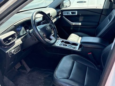 Used 2021 Ford Explorer Limited w/ Hybrid Equipment Group 310A image 3
