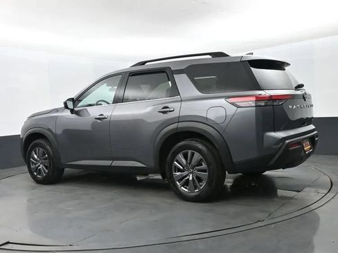 Used 2024 Nissan Pathfinder SV FWD image 9