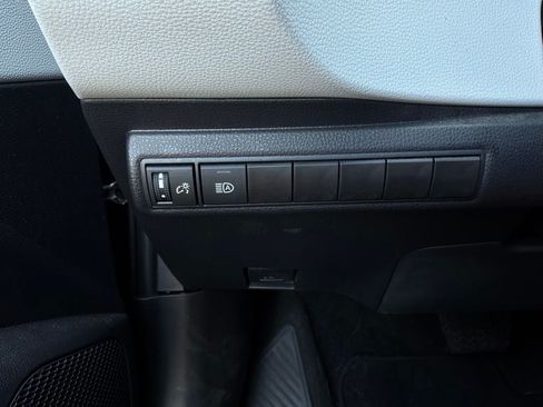 Used 2025 Toyota Corolla SE FWD image 20