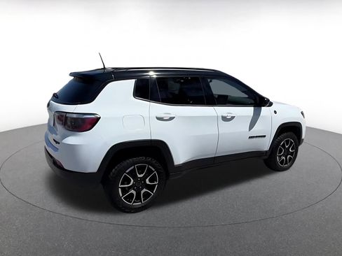 Used 2025 Jeep Compass Trailhawk AWD/4WD image 15