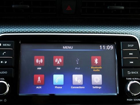 Used 2019 Nissan Kicks S image 16