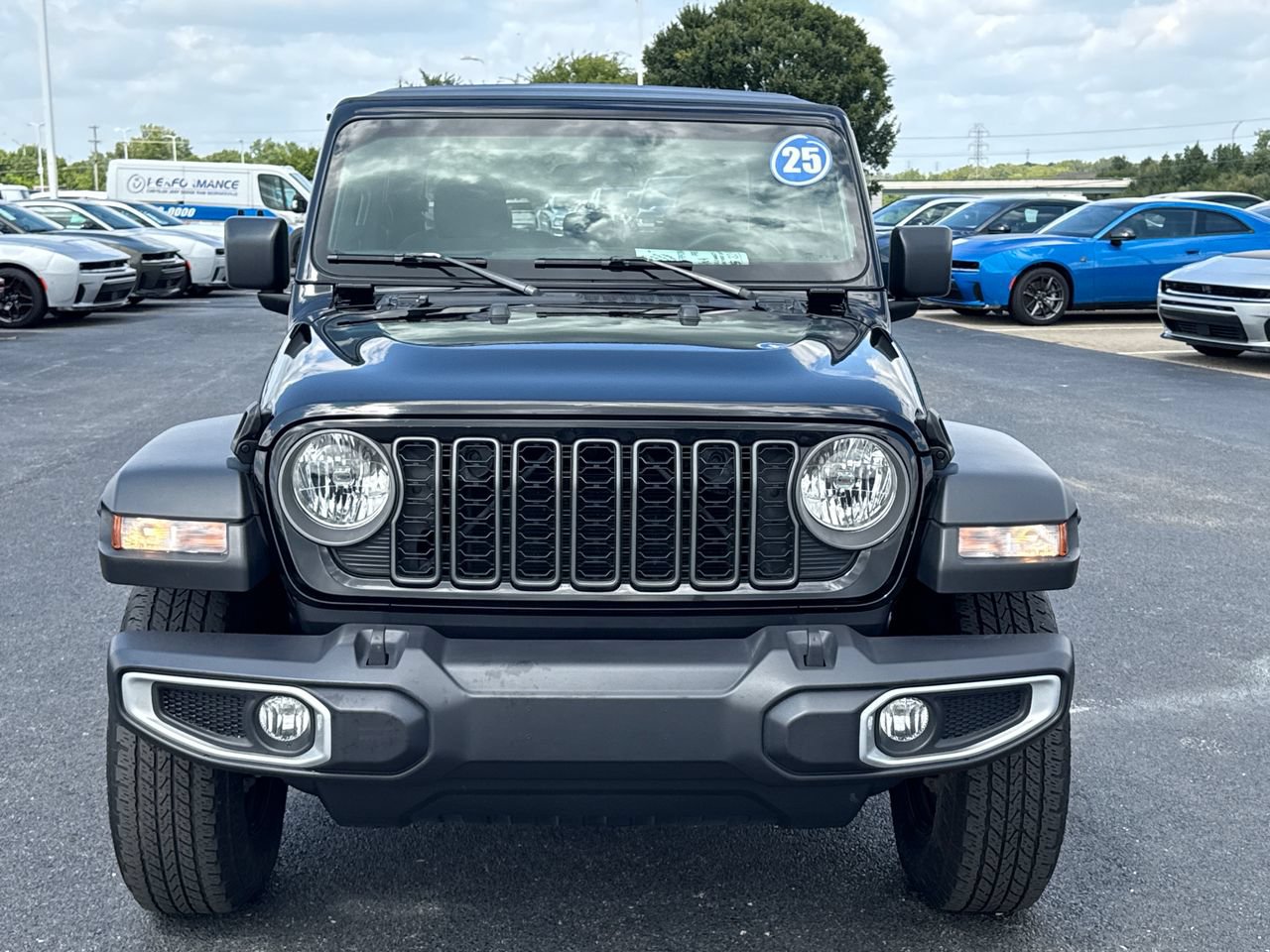 Certified 2025 Jeep Gladiator Sport AWD/4WD image 8