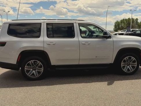 Used 2025 Jeep Wagoneer 4WD image 9