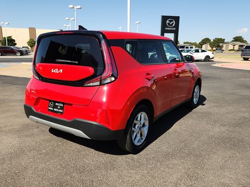 Used 2024 Kia Soul LX w/ Option Group 015 FWD image 7
