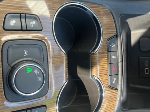 Used 2021 GMC Acadia SLE w/ Driver Convenience Package image 30