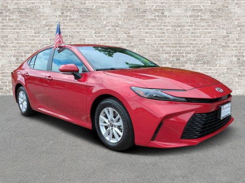 Used 2025 Toyota Camry LE w/ Convenience Package FWD image 1