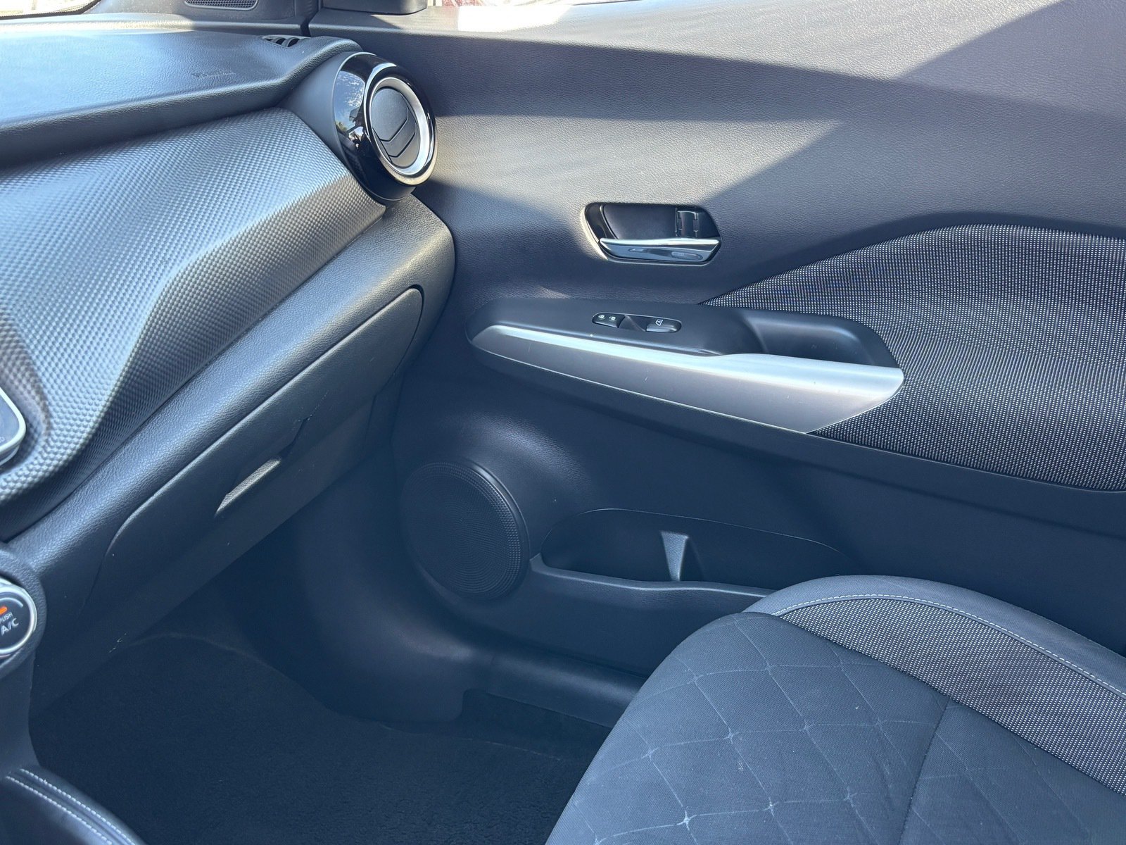 Used 2019 Nissan Kicks SV FWD image 18