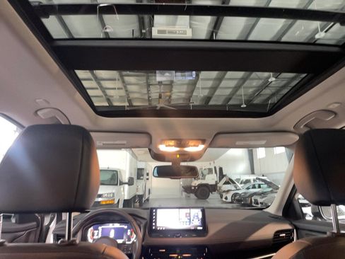 Used 2024 Nissan Rogue SL w/ SL Premium Package image 19